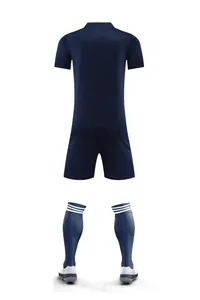 Vue arrière d'une tenue d'entraînement de football bleu marine avec maillot et short