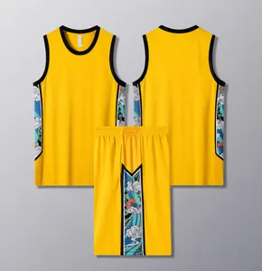 Dettaglio del set da basket giallo con motivi a onde artistiche sui pannelli laterali.