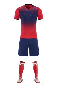 Komplettes schnelltrocknendes Sportset mit Trikot, Shorts, Socken und Schuhen