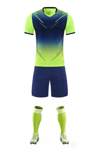 Komplettes Sporttrikot-Set in Marineblau und Limettengrün mit Oberteil, Shorts und Socken