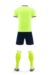 Vue arrière d'un ensemble de football jaune néon et bleu marine avec maillot et short