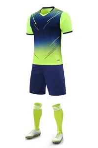 Detailansicht eines schnelltrocknenden Sporttrikot-Sets mit Trikot und Shorts
