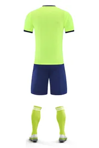 Rückansicht von neongrünem schnelltrocknendem Sportbekleidungsset mit Shorts