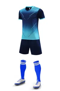 Ensemble professionnel de football dégradé bleu comprenant maillot, short et bas.