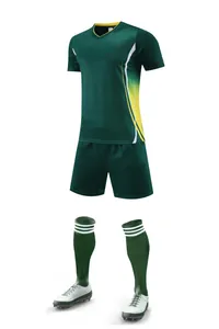 Tenue de football professionnelle vert foncé avec maillot, short et chaussettes de sport
