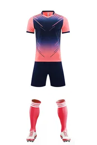 Vue détaillée du kit de football complet comprenant maillot, short et bas