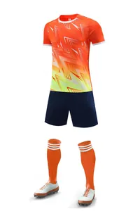 Tenue de football complète dégradé orange avec maillot, short, chaussettes et crampons