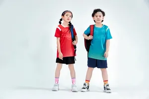 Hoogwaardig voetbaltenue voor kinderen met rood en cyaan chevron-verlooppatroon