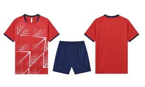 Voor- en achteraanzicht van rood en donkerblauw voetbaltenue met geometrische grafische patronen