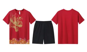 Conjunto deportivo rojo de secado rápido con diseño tradicional de dragón dorado