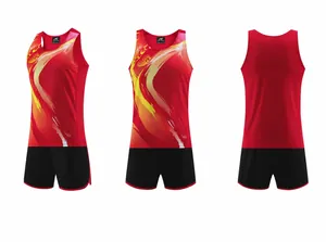 Detalle del conjunto de atletismo rojo con camiseta sin mangas y pantalones cortos negros