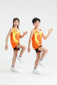 Conjunto de chaleco y pantalones cortos de atletismo naranja para niños estudiantes.