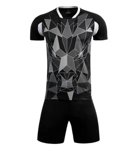 Nahaufnahme von Fußballtrikot-Set für Herren mit geometrischem Löwen-Grafikmuster