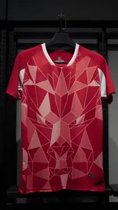 Vorderansicht rotes kurzärmeliges Fußballtrikot mit geometrischem Löwenkopf-Print