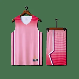 Detailansicht eines Basketball-Trikot-Sets in Rosa-Verlauf mit lila Seitenstreifen