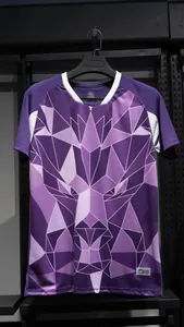 Lila Profi-Fußballtrikot mit geometrischem Löwenkopf-Druck und atmungsaktivem Mesh