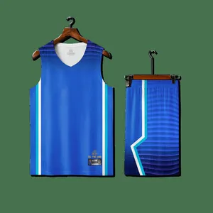 Detail eines blauen Basketball-Uniform-Sets mit Trikot und Shorts aus Mesh-Gewebe