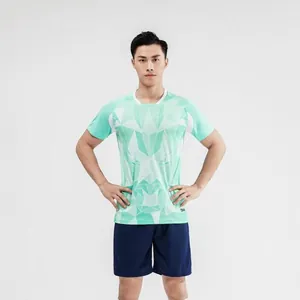Ensemble de football pour homme avec maillot vert menthe géométrique et short bleu marine