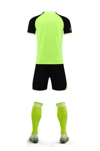 Vista trasera detallada del kit de camiseta de fútbol transpirable verde neón y negro