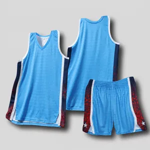 Vue détaillée de l'ensemble maillot de basket bleu clair avec panneaux latéraux