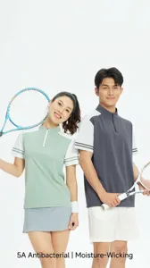 Nahaufnahme von atmungsaktiven, schnelltrocknenden Sport-Poloshirts mit Stehkragen