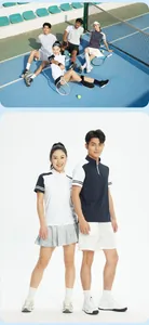 Detailansicht von schnelltrocknenden Sport-Poloshirts getragen auf einem Tennisplatz