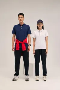 Polo de sport respirant pour hommes et femmes, style minimaliste en studio photo