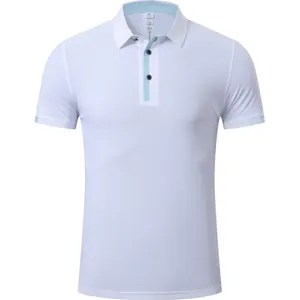 Polo sportiva da uomo traspirante e ad asciugatura rapida, bianca con finiture blu chiaro.