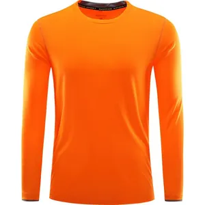 Camiseta deportiva de manga larga naranja brillante de secado rápido para maratones.