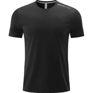 T-shirt de sport noir à séchage rapide avec des détails réfléchissants à l'épaule