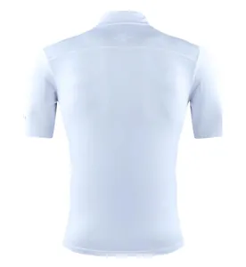 Vue arrière d'un t-shirt de compression blanc professionnel à séchage rapide pour les hommes
