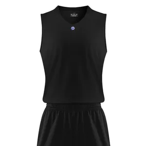 Completo professionale da basket nero con maglia e pantaloncini per allenamento sportivo.