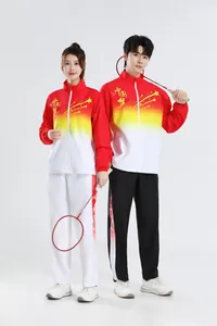 Detailaufnahme des Unisex-Sportanzugs im chinesischen Nationalstil mit Sternen