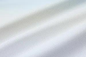 Nahaufnahme der weißen atmungsaktiven Mesh-Gewebe-Textur für Sportbekleidung