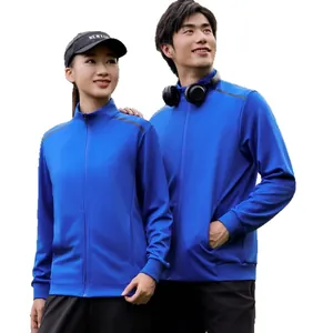 Sportliche hellblaue Jacke mit Reißverschluss und Stehkragen für Damen und Herren