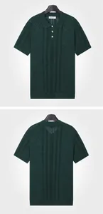 Vorder- und Rückansicht eines dunkelgrünen Poloshirts mit Mesh-Struktur und Gittermuster