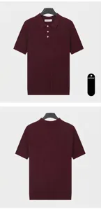 Detaillierte Vorder- und Rückansicht eines weinroten Rippstrick-Poloshirts für Herren