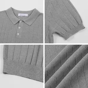 Details des grauen Strick-Poloshirts für Herren mit Knopfkragen, elastischen Bündchen und Saum