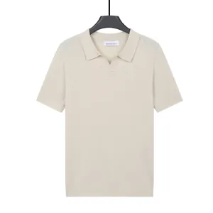 Polo en soie glacée pour hommes avec côtes verticales et col mouette