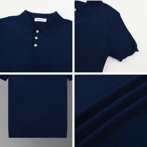 Herren Polo-Shirt aus Eisseide in Marineblau mit Detailansichten von Kragen und Stoff