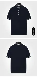 Voor- en achteraanzicht van een luxe donkerblauw gebreid poloshirt met korte mouwen voor heren