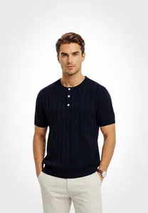 Premium heren-T-shirt met korte mouwen, Henley-kraag en verticale strepen in blauw.