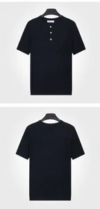 Gedetailleerd voor- en achteraanzicht van een marineblauw gebreid herenshirt met Henley