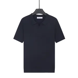 Polo da uomo in maglia di seta ghiacciata blu scuro, traspirante e stile business casual.