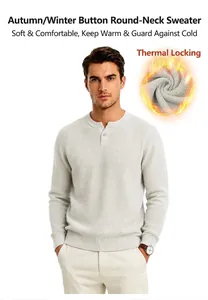 Vue détaillée de la maille texturée du pull Henley gris pour homme pour l'hiver