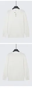 Vue de face et de dos d'un pull en tricot blanc à col Henley pour homme à manches longues.