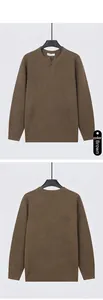 Vues détaillées avant et arrière du pull en maille Henley marron pour hommes hiver