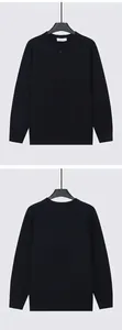 Vues détaillées avant et arrière d'un pull en maille classique à col Henley bleu marine