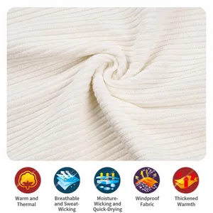 Dettaglio del pregiato tessuto a costine bianco per maglione da uomo slim fit con zip