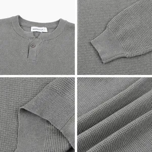 Détails du pull Henley pour hommes en tricot gaufré gris avec col à boutons